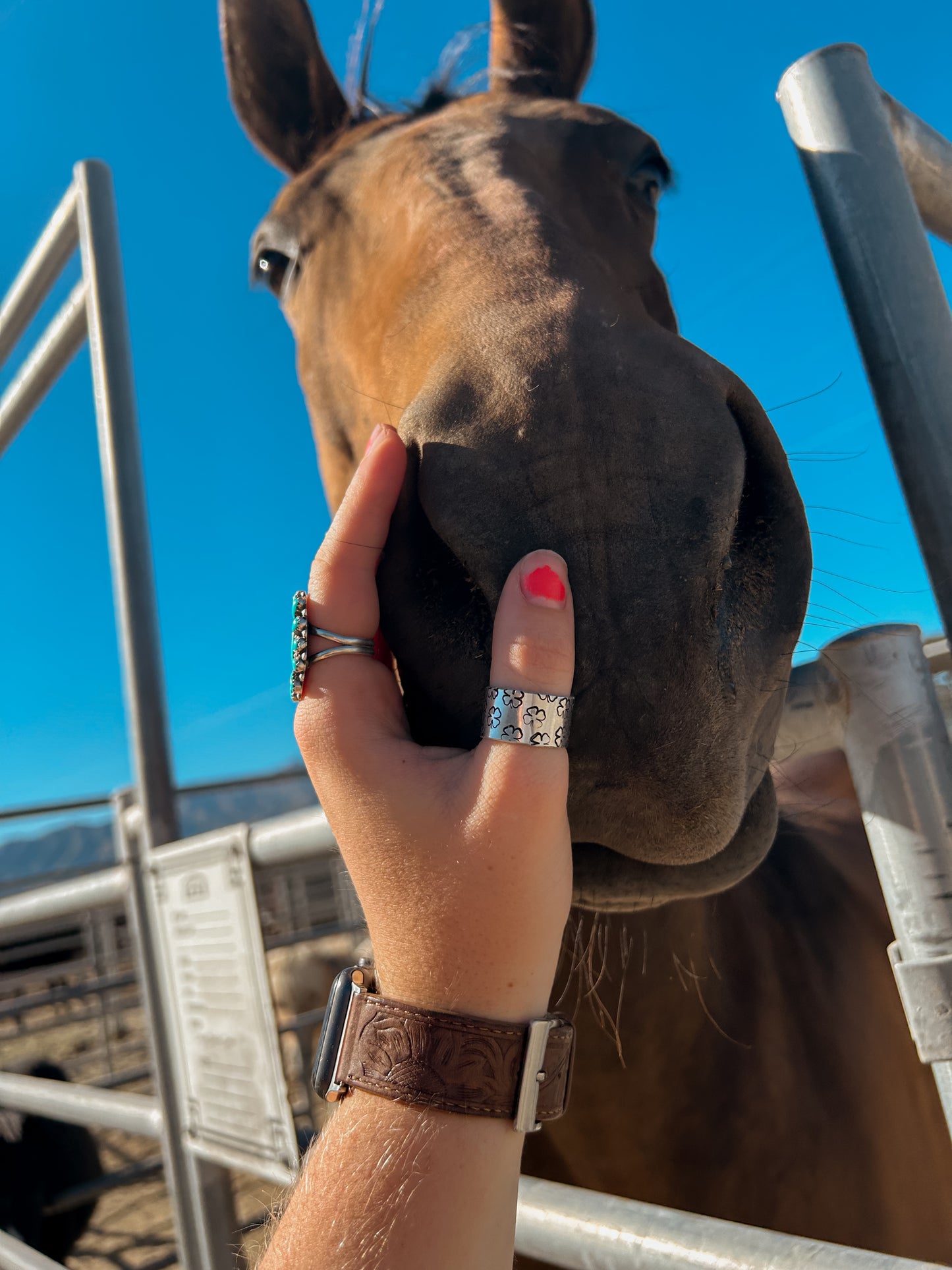 clover thick ring
